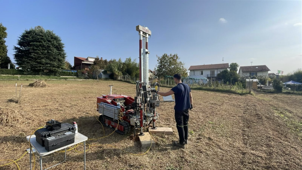 Prova penetrometrica dinamica in esecuzione con penetrometro Pagani per caratterizzazione geotecnica terreno